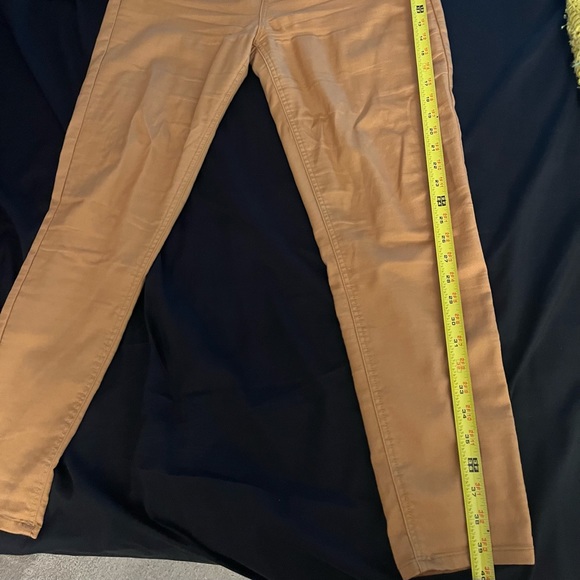 Junior’s Tinseltown mid rise mustard jeggings in size 13 - Picture 8 of 10